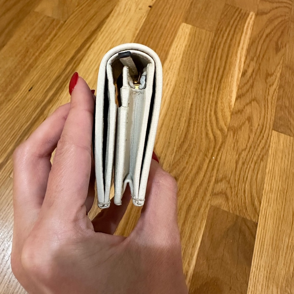 Authentic Gucci Wallet - Picture 4 of 8